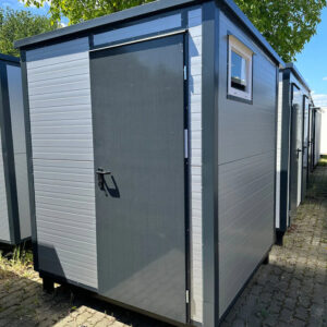 SANITÄRCONTAINER 2,00 x 2,00 M MIT TOILETTE UND URINAR